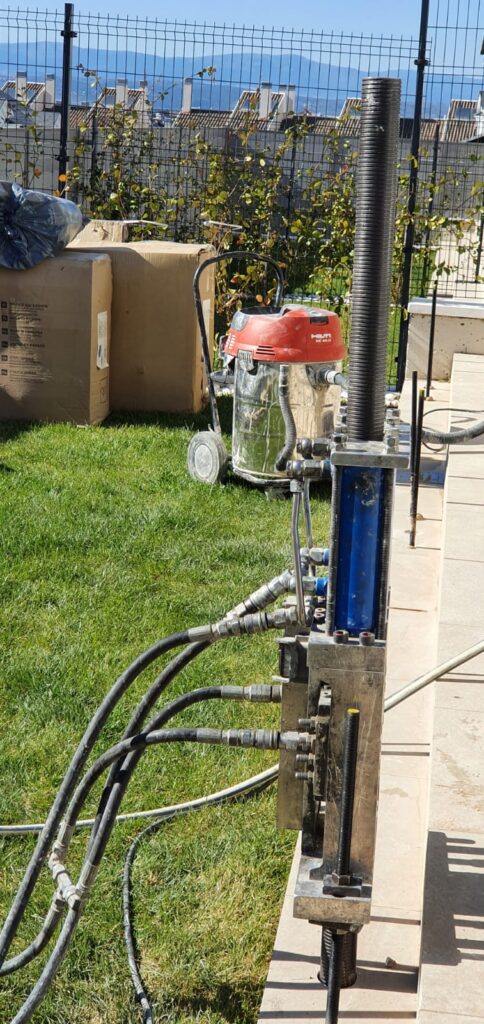 hincado de micropilote en jardin